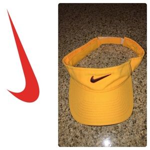 🧢 Nike Visor